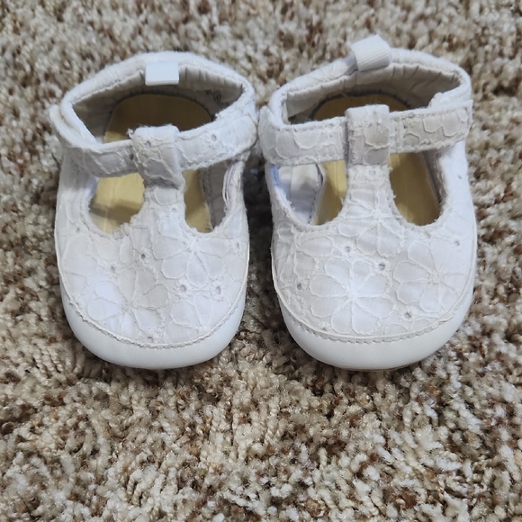 Old Navy White Floral Kids Dress Shoes - Picture 1 of 5